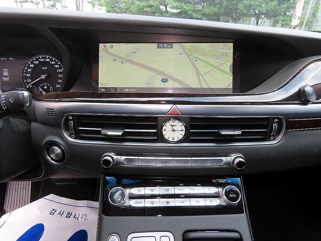 Genesis G90 — photo 14