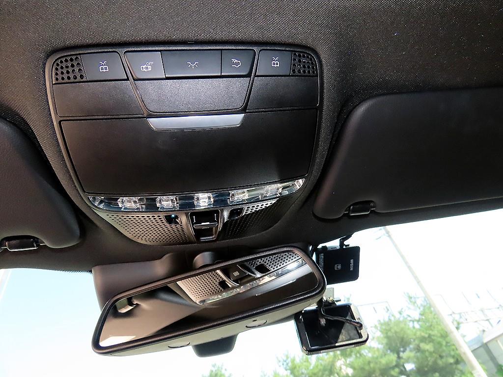 Mercedes-Benz C-Class — photo 16