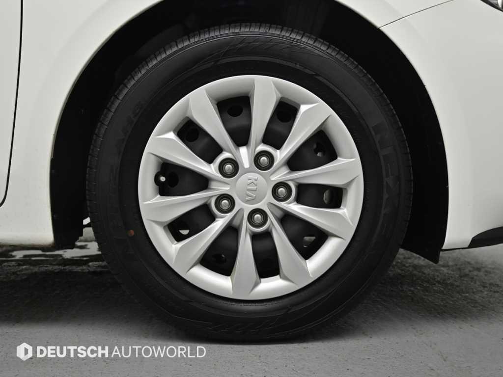Kia K3 — photo 05