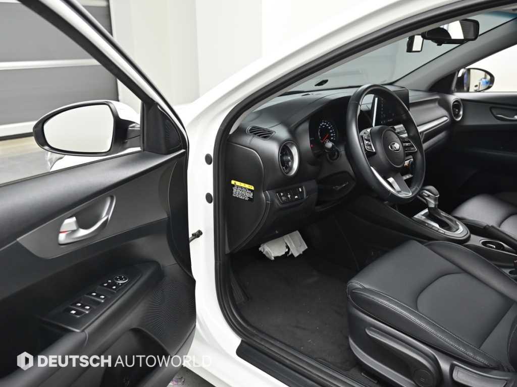 Kia K3 — photo 11