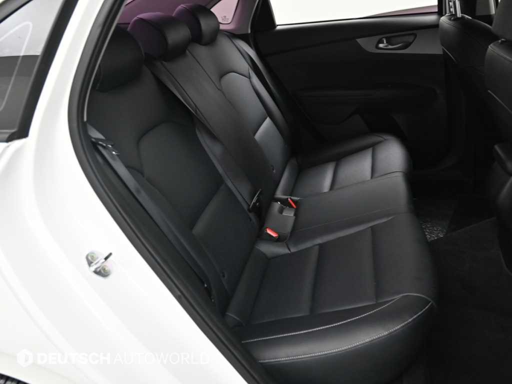 Kia K3 — photo 12