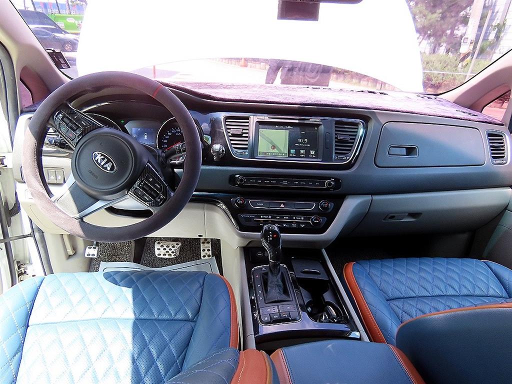 Kia Carnival — photo 08