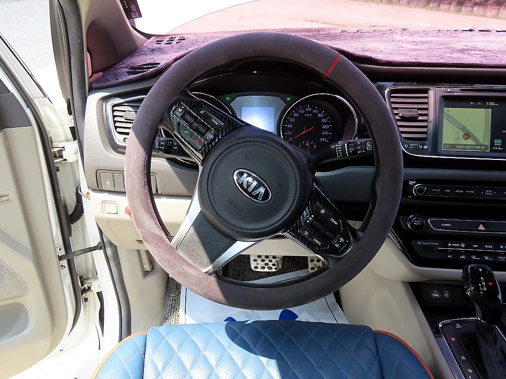Kia Carnival — photo 09