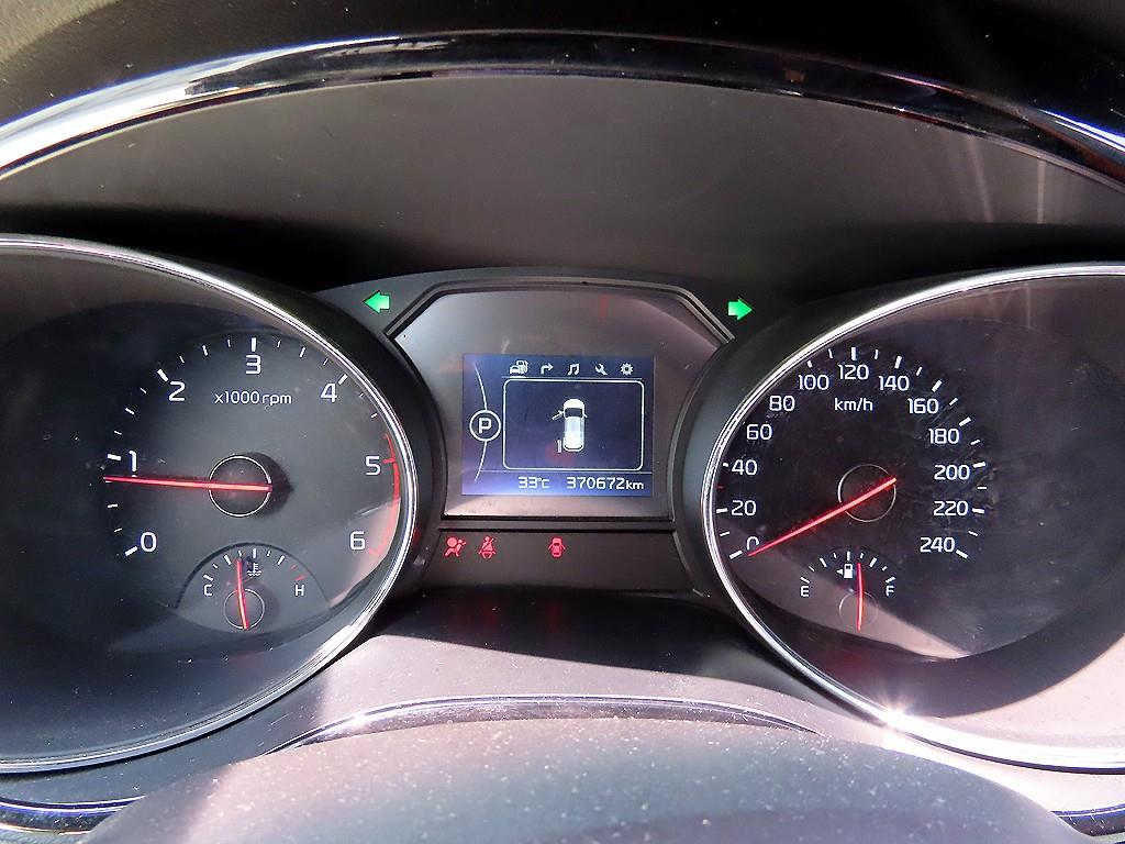 Kia Carnival — photo 10