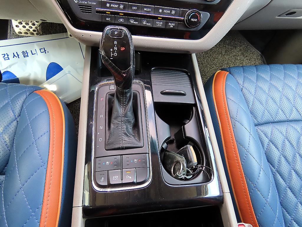 Kia Carnival — photo 11