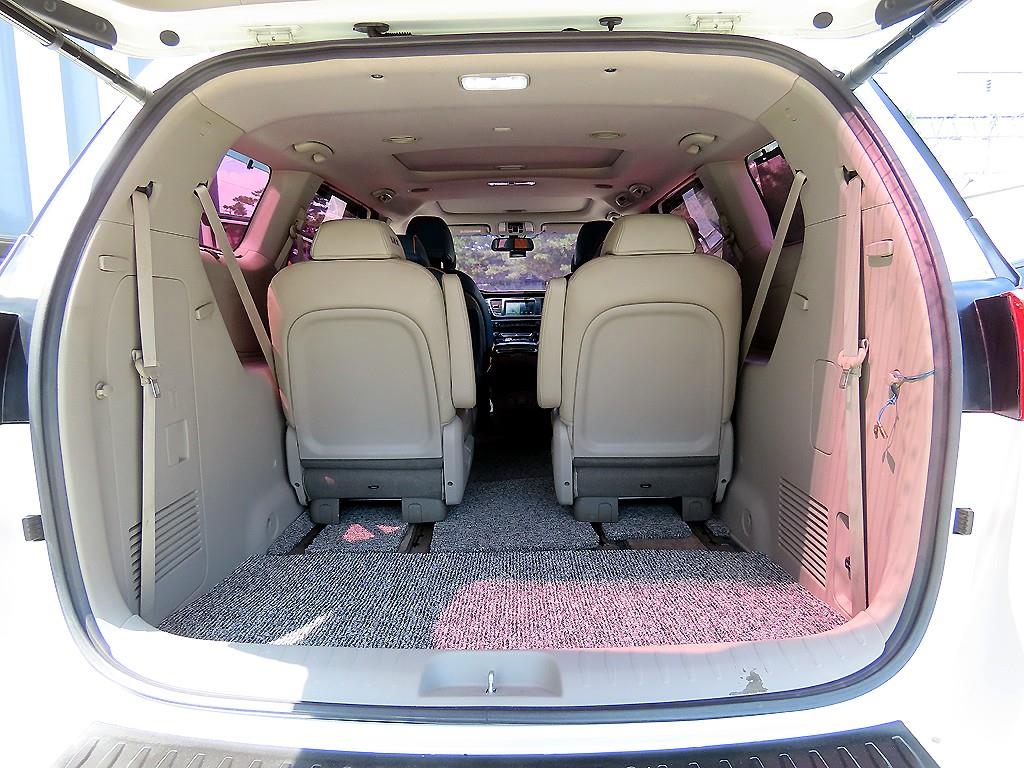 Kia Carnival — photo 17