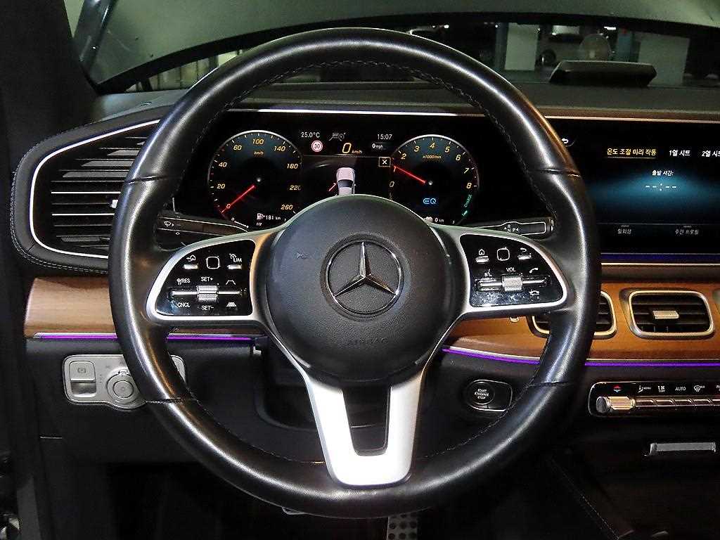 Mercedes-Benz GLE-Class — photo 07