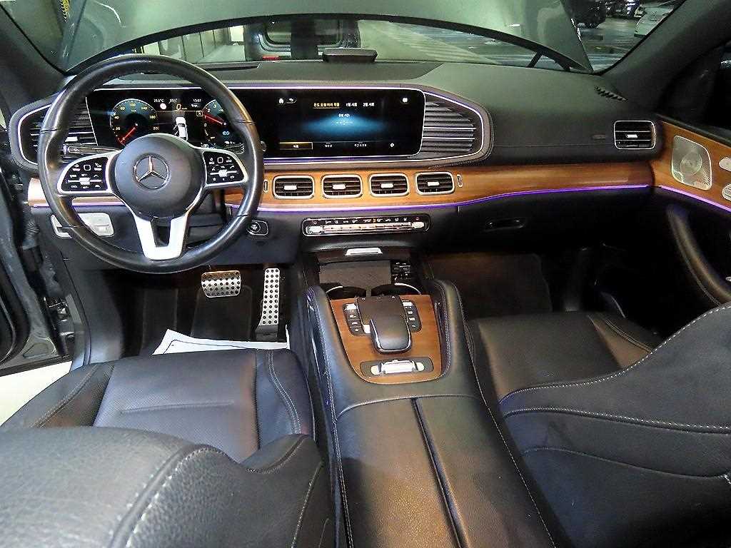 Mercedes-Benz GLE-Class — photo 09
