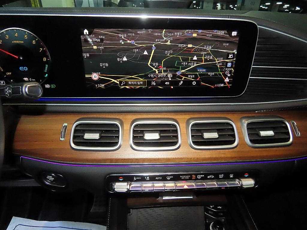 Mercedes-Benz GLE-Class — photo 10