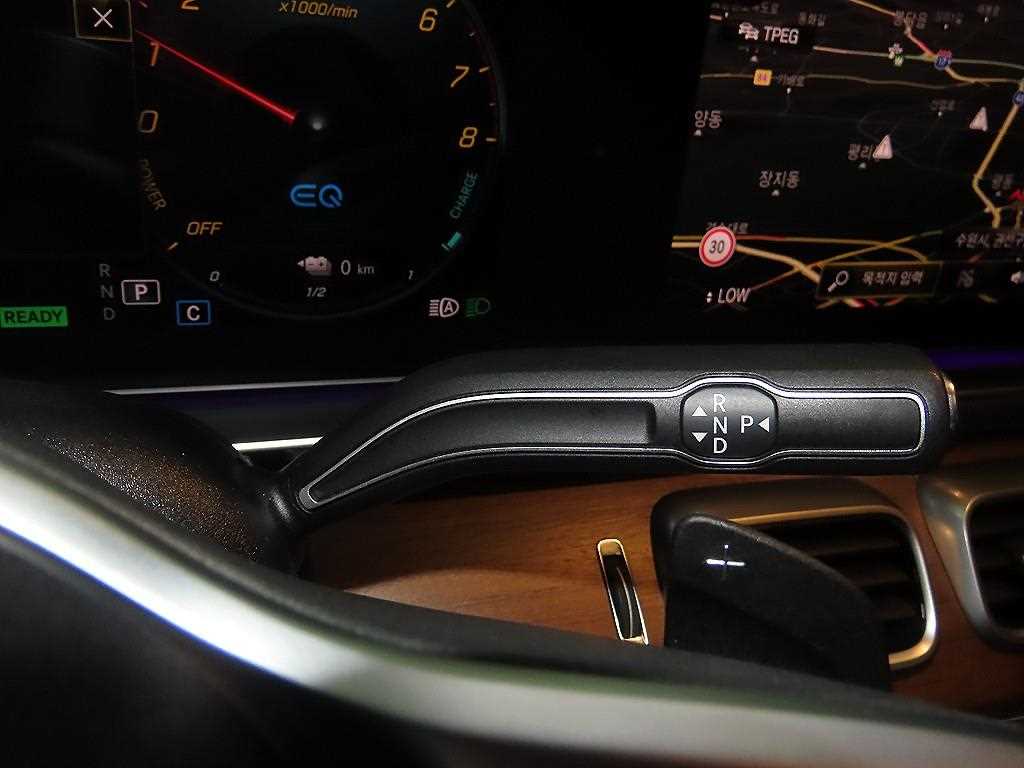 Mercedes-Benz GLE-Class — photo 11