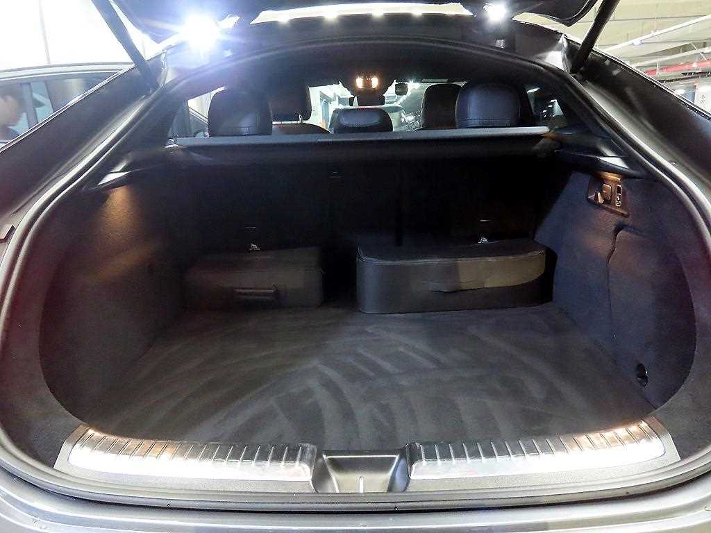 Mercedes-Benz GLE-Class — photo 16