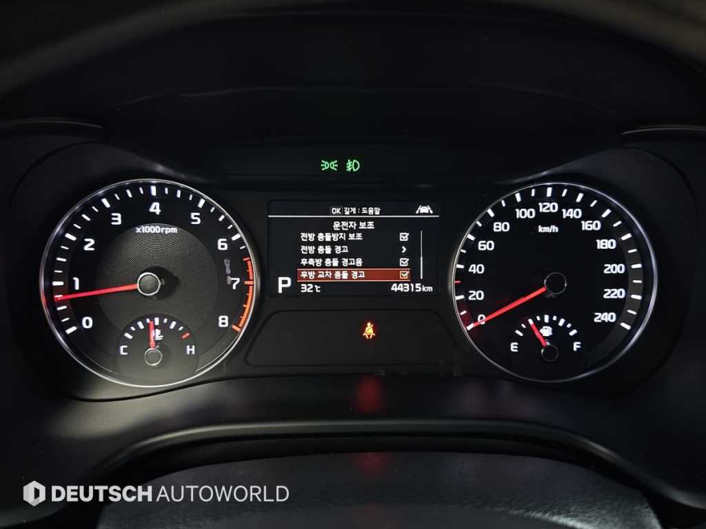 Kia K3 — photo 08