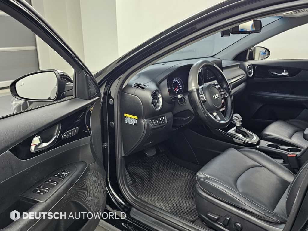 Kia K3 — photo 11