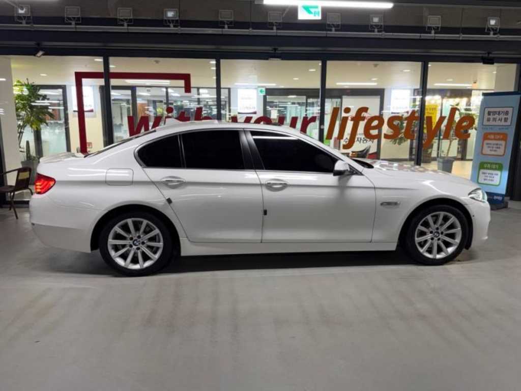 BMW 5-Series — photo 04