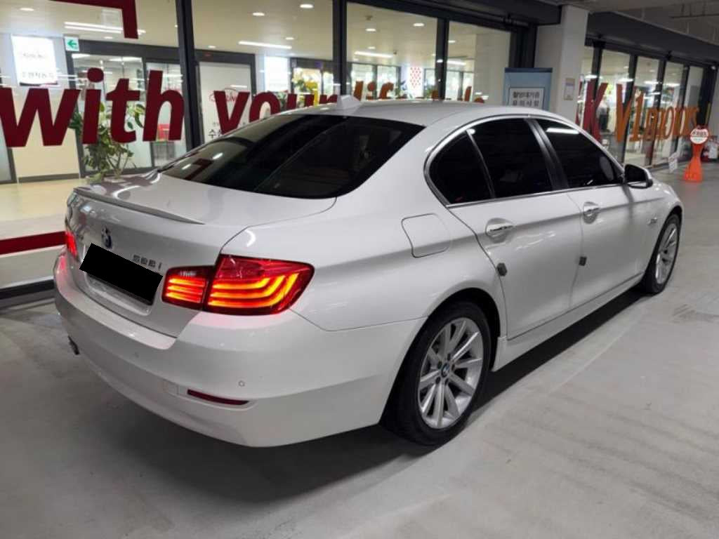 BMW 5-Series — photo 05