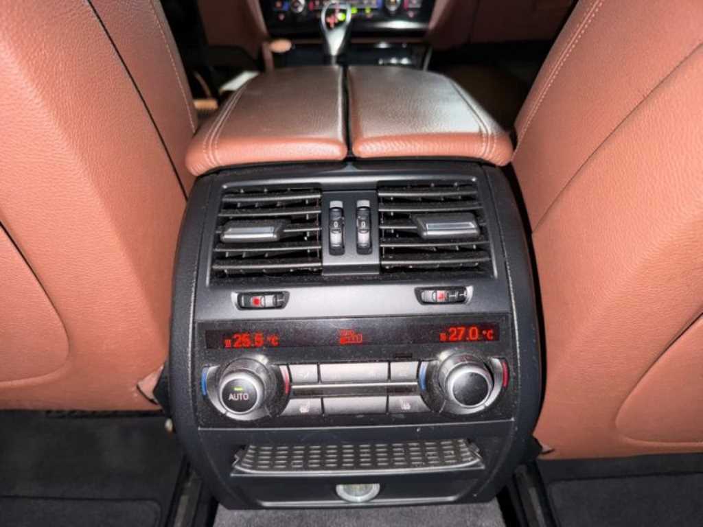 BMW 5-Series — photo 12