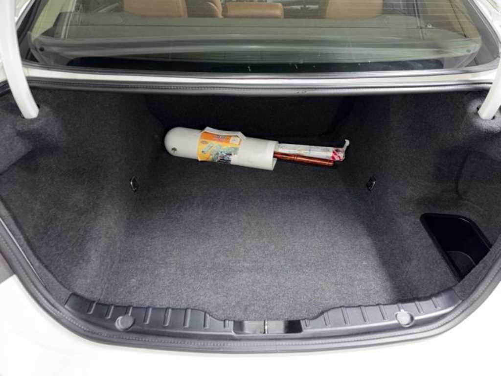 BMW 5-Series — photo 16