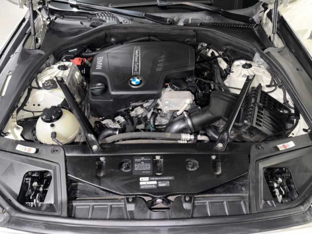 BMW 5-Series — photo 18