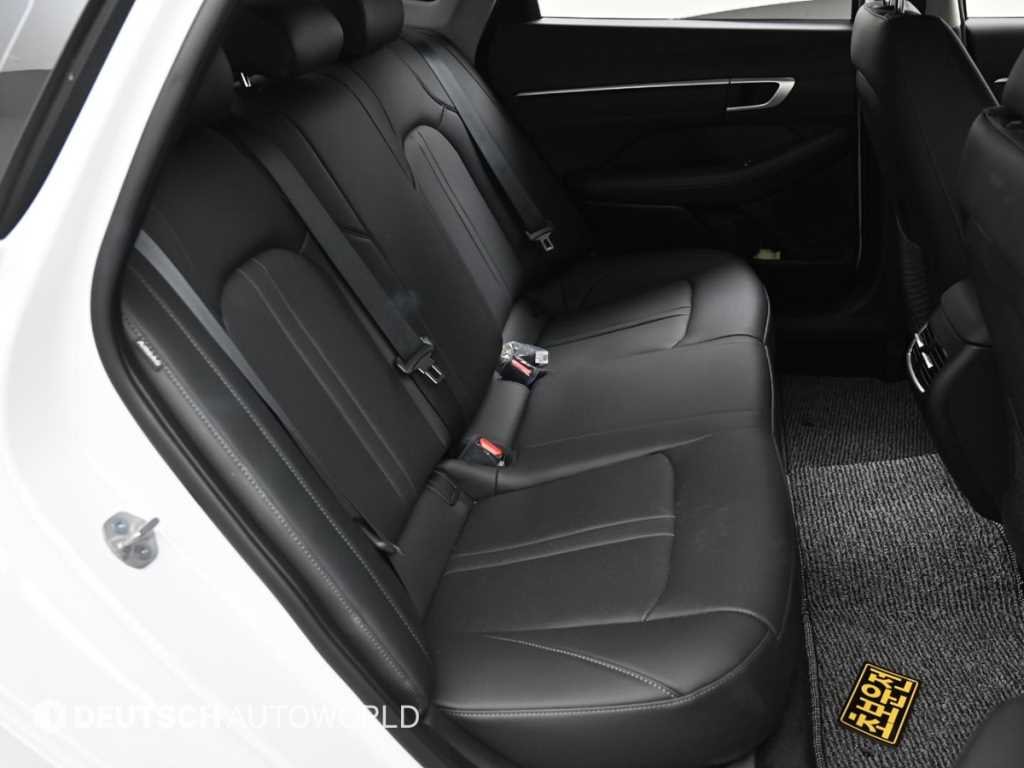 Hyundai Sonata — photo 12