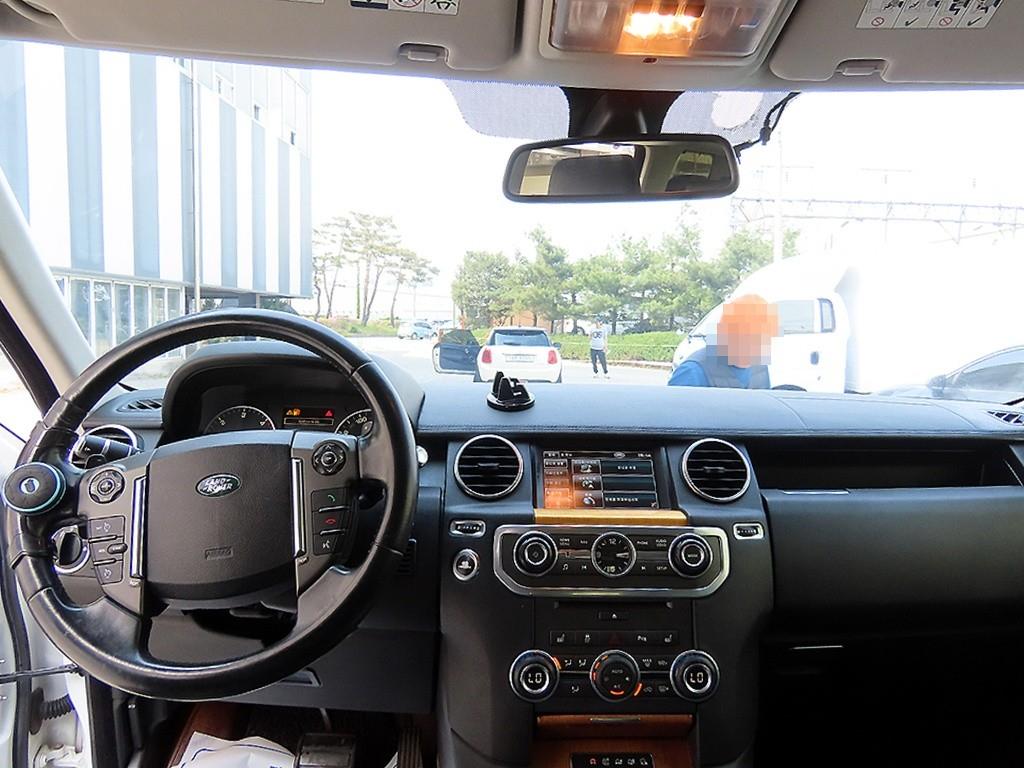 Land Rover Discovery — photo 07