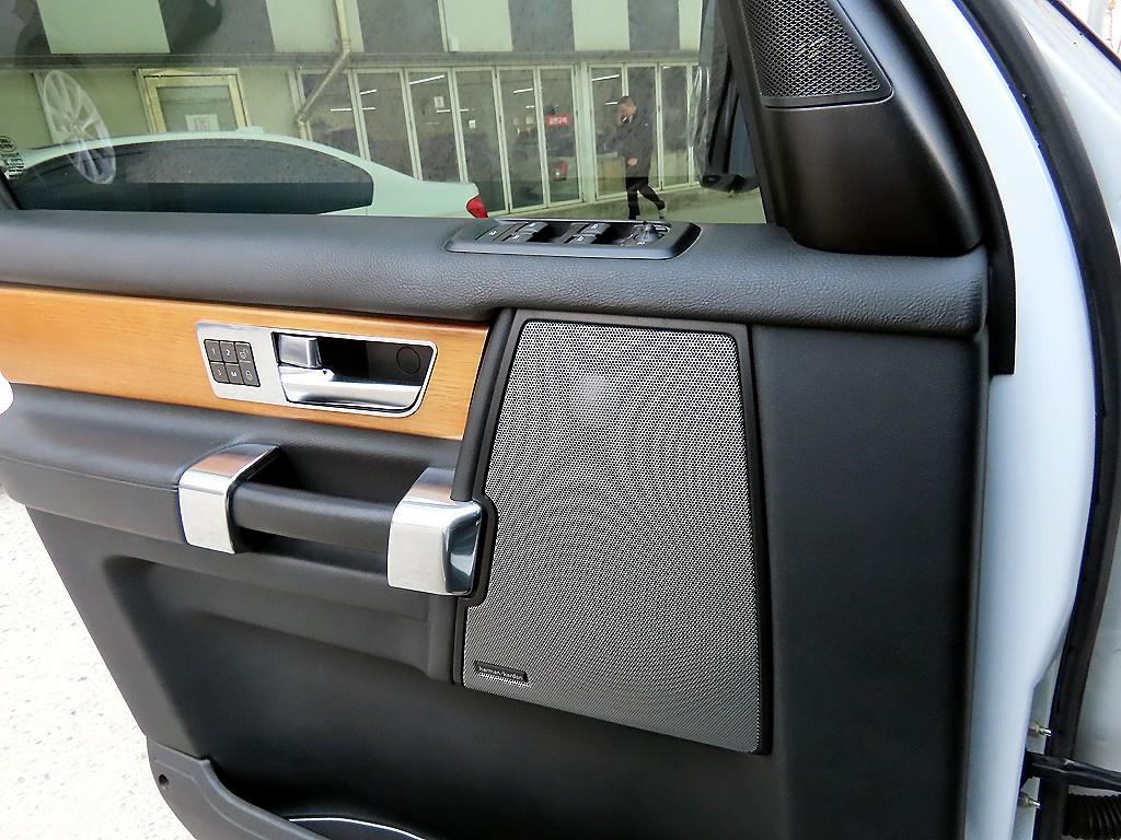 Land Rover Discovery — photo 11