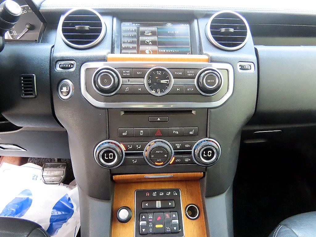 Land Rover Discovery — photo 12
