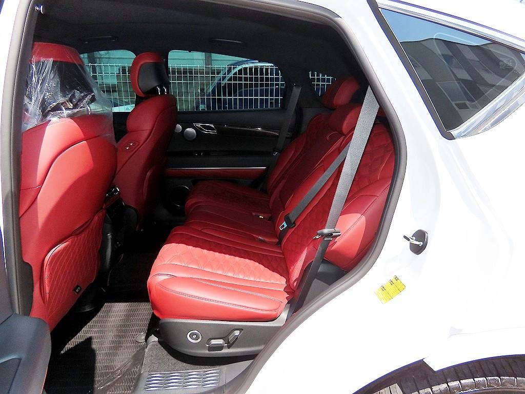 Genesis GV80 — photo 06