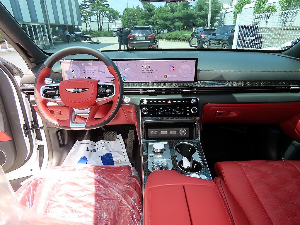 Genesis GV80 — photo 07