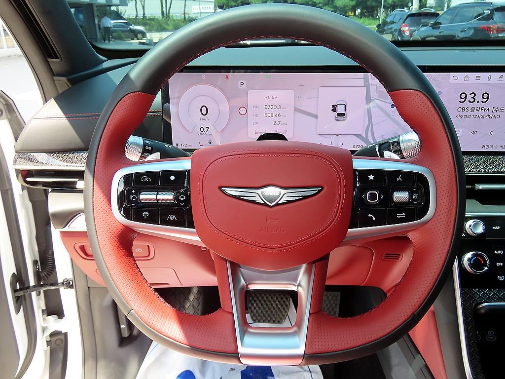Genesis GV80 — photo 08