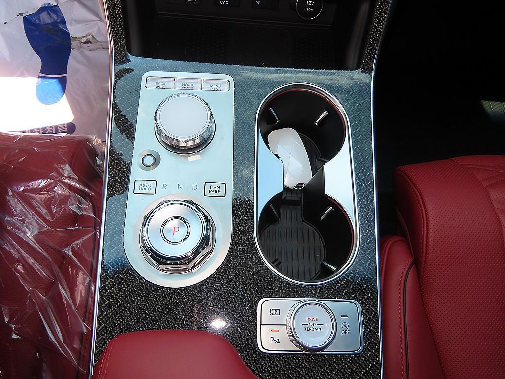 Genesis GV80 — photo 11