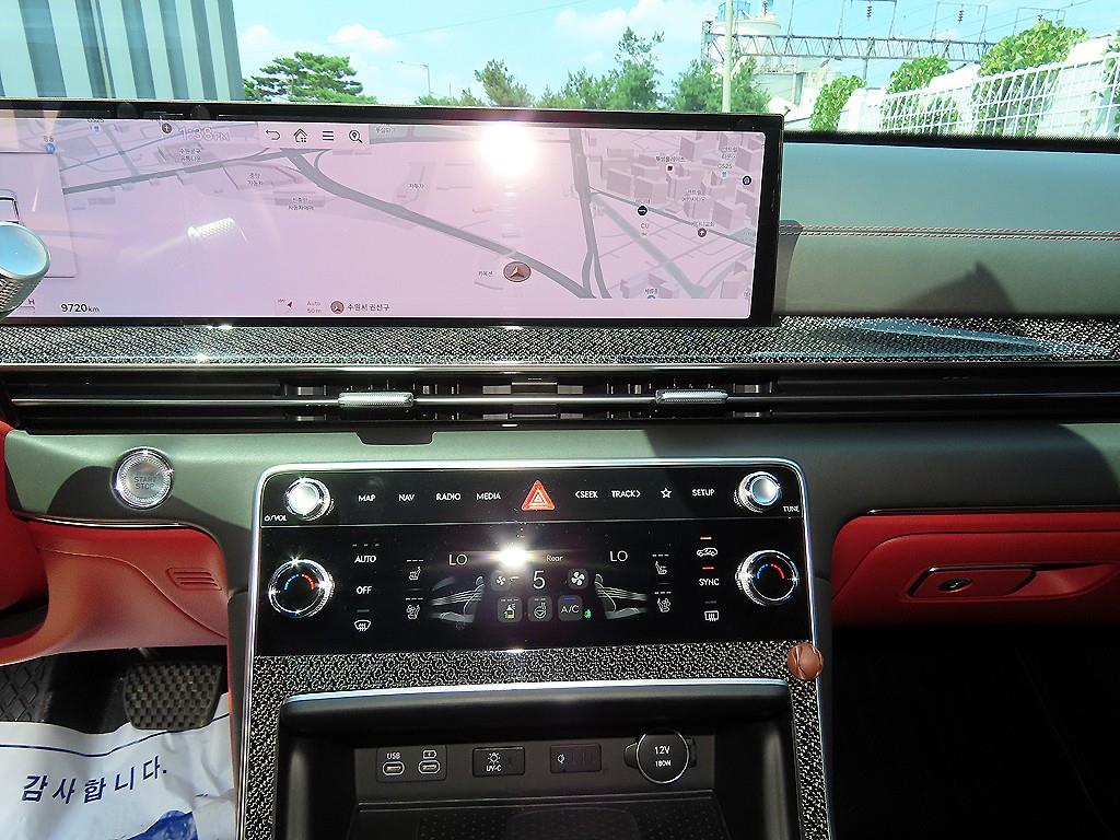 Genesis GV80 — photo 12