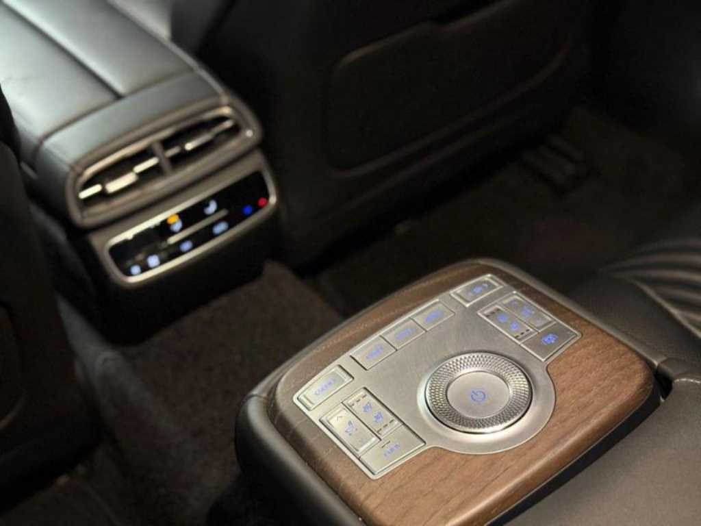 Genesis G80 — photo 08