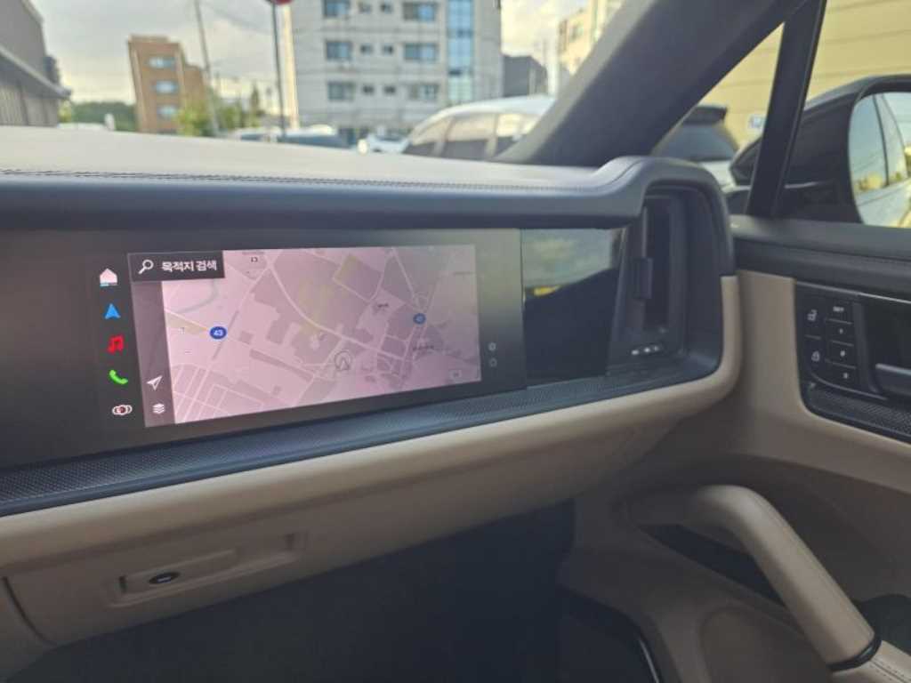 Porsche Cayenne — photo 11