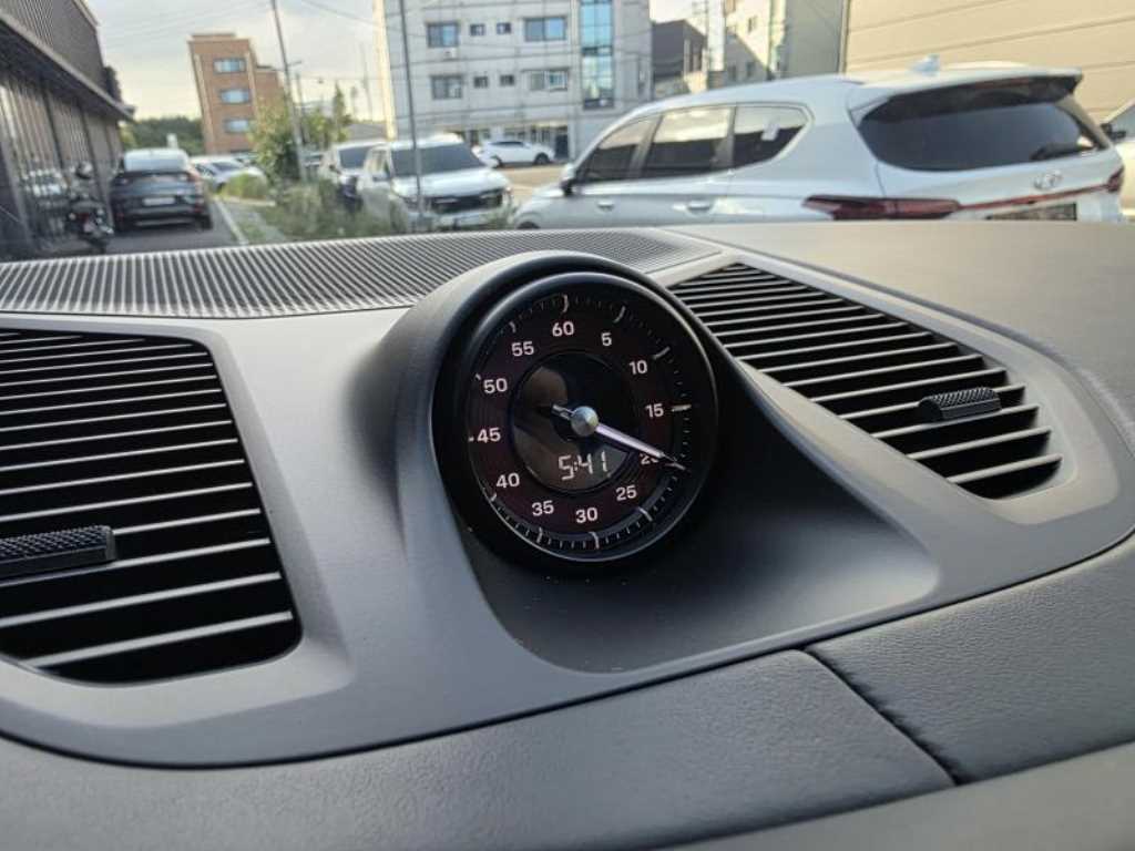 Porsche Cayenne — photo 15