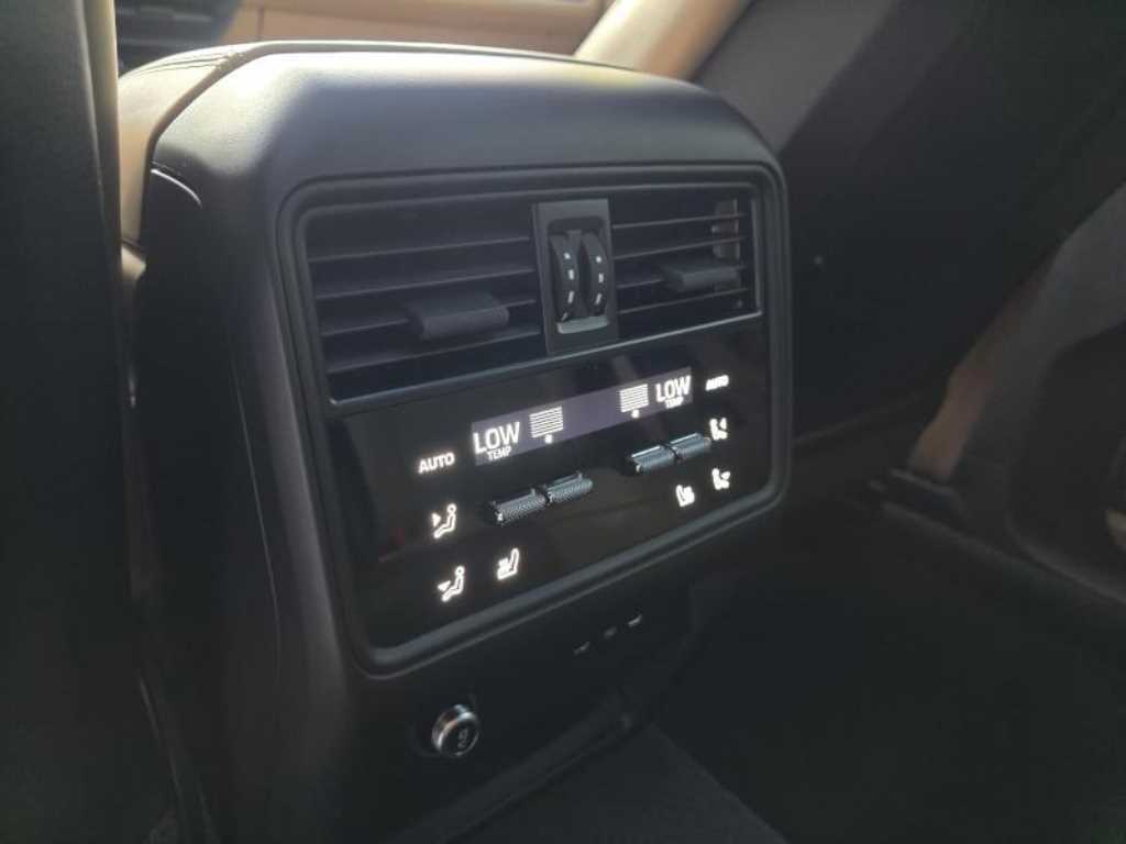 Porsche Cayenne — photo 17