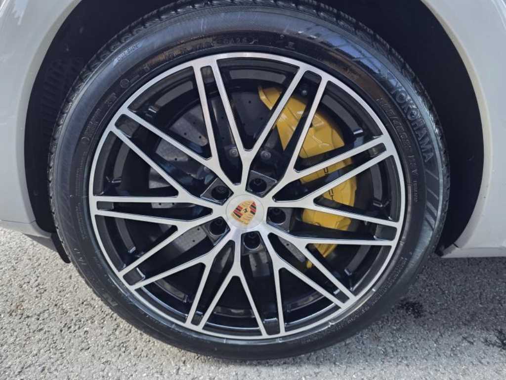 Porsche Cayenne — photo 18