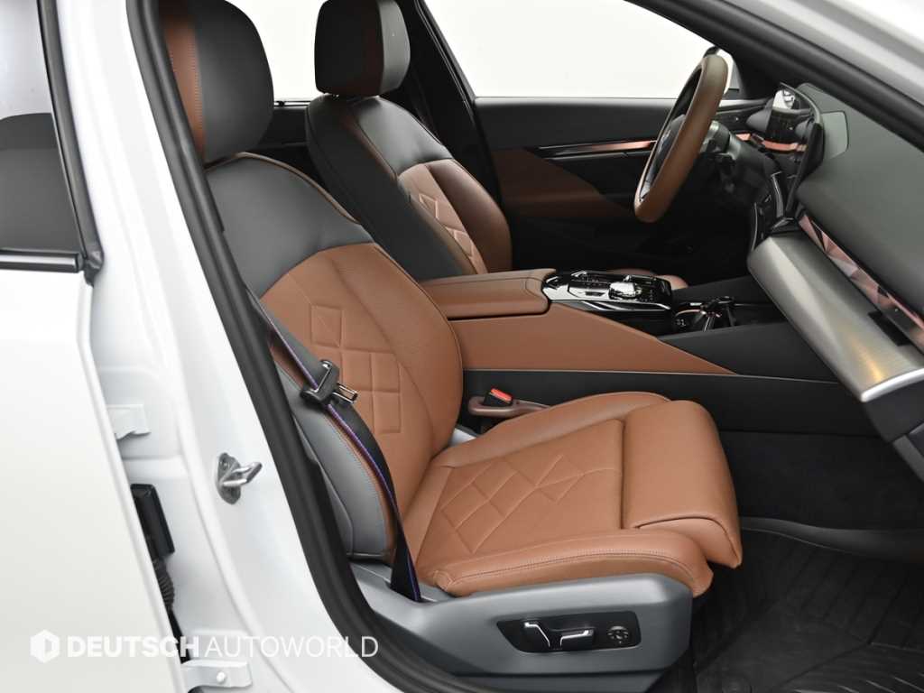 BMW 5-Series — photo 10