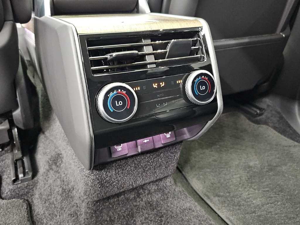 Land Rover Range Rover — photo 14