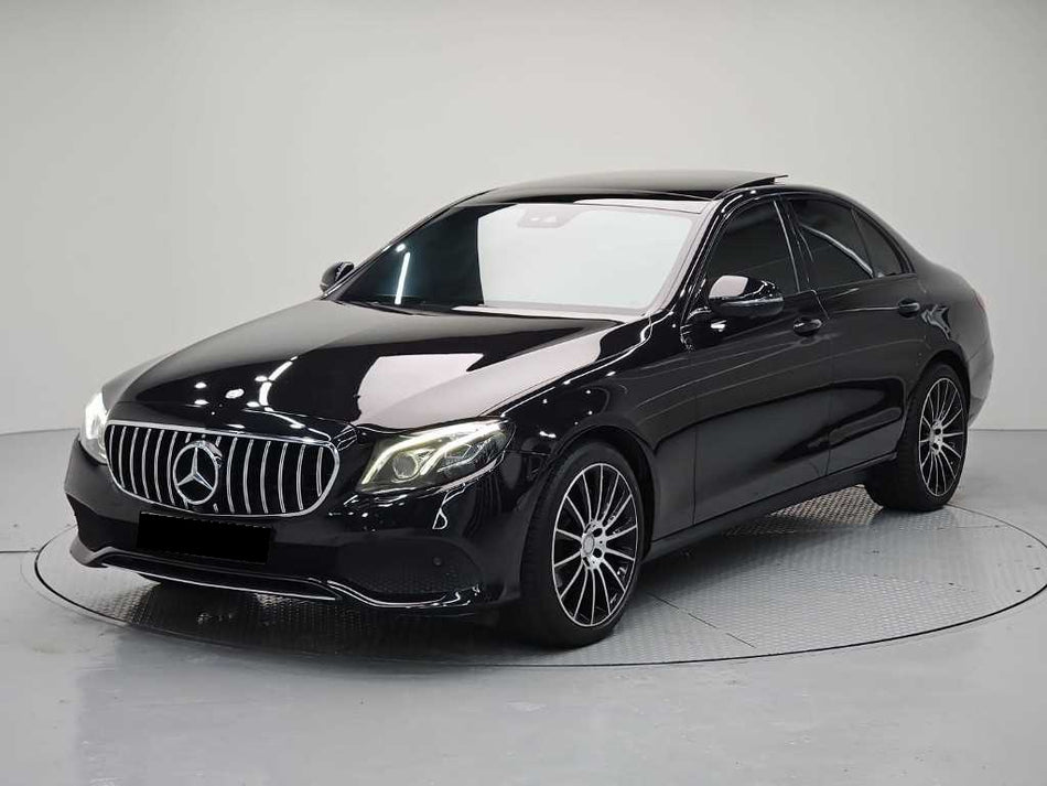 Mercedes-Benz E-Class — photo 01