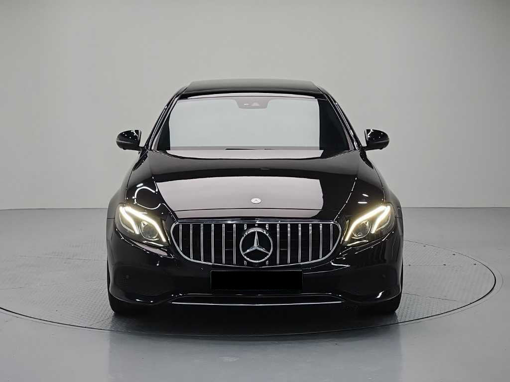 Mercedes-Benz E-Class — photo 02