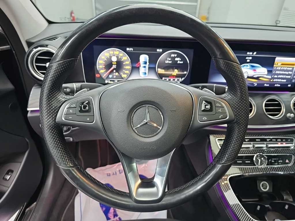 Mercedes-Benz E-Class — photo 09