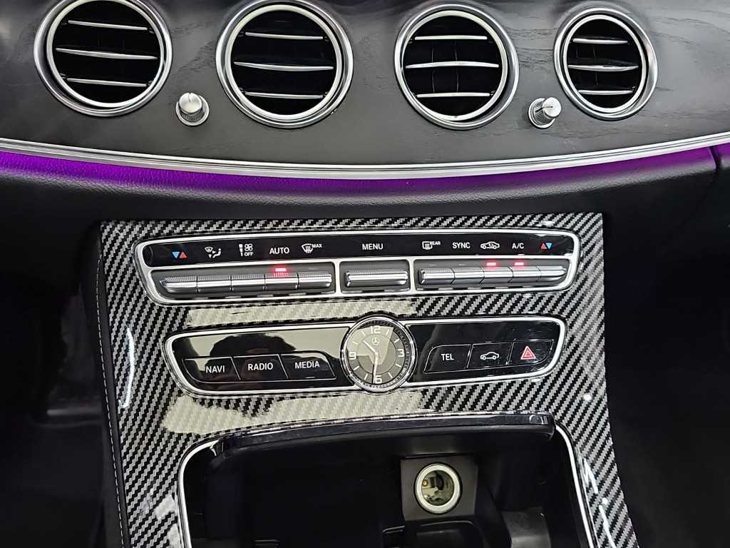 Mercedes-Benz E-Class — photo 10