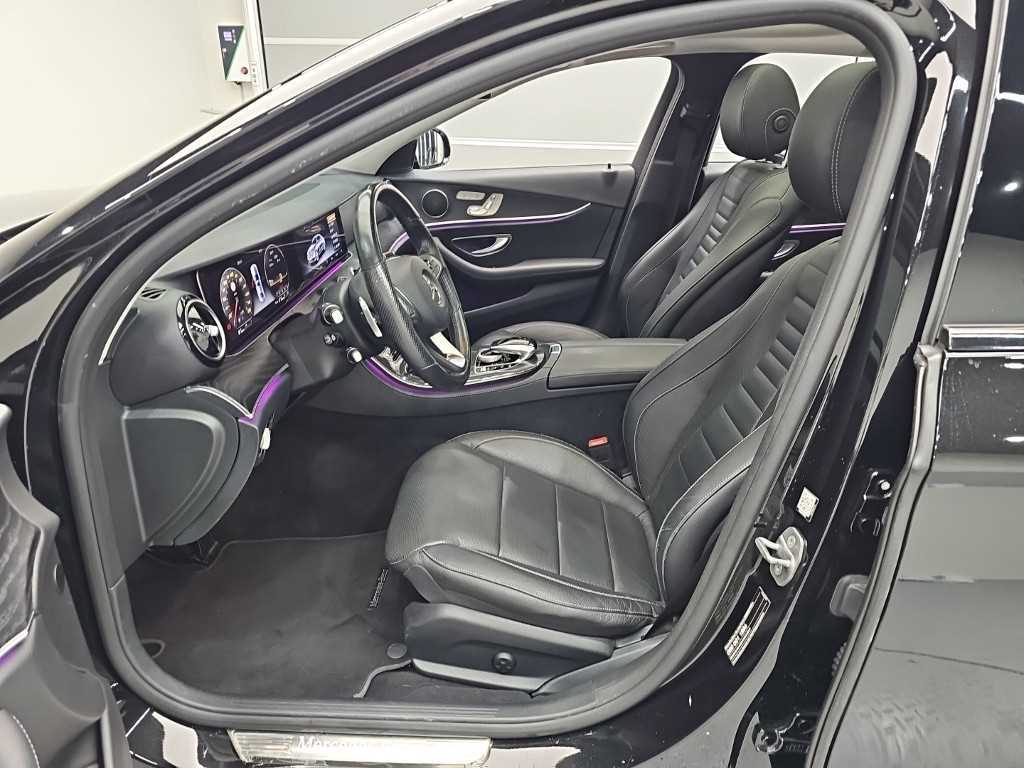Mercedes-Benz E-Class — photo 11