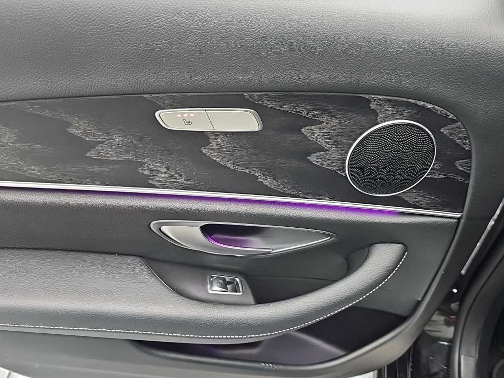 Mercedes-Benz E-Class — photo 13