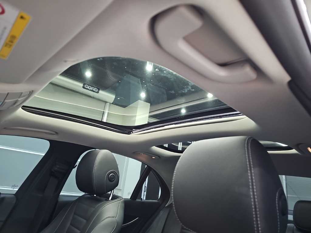 Mercedes-Benz E-Class — photo 14