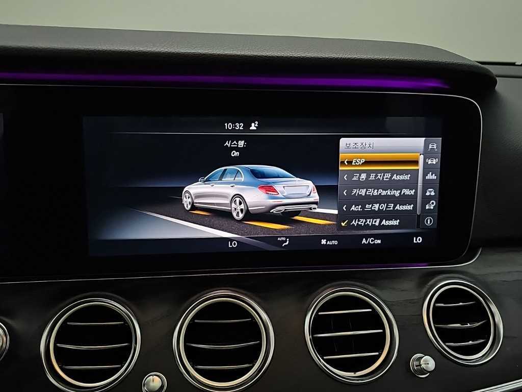 Mercedes-Benz E-Class — photo 15