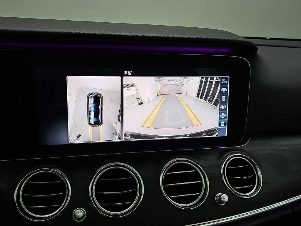 Mercedes-Benz E-Class — photo 16