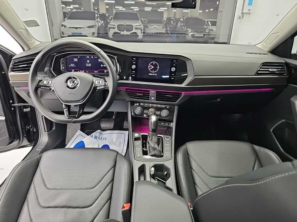 Volkswagen Jetta — photo 07