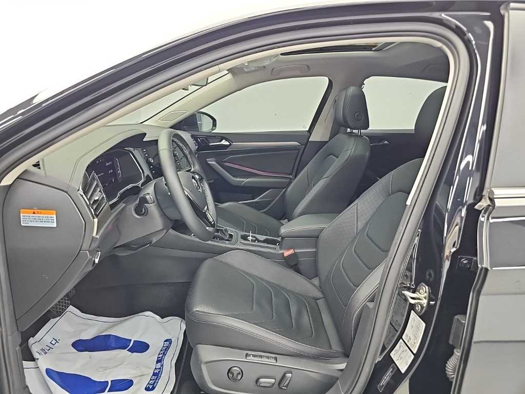 Volkswagen Jetta — photo 11
