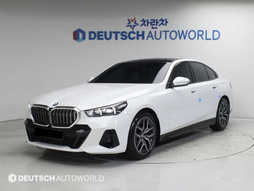 BMW 5-Series — photo 01